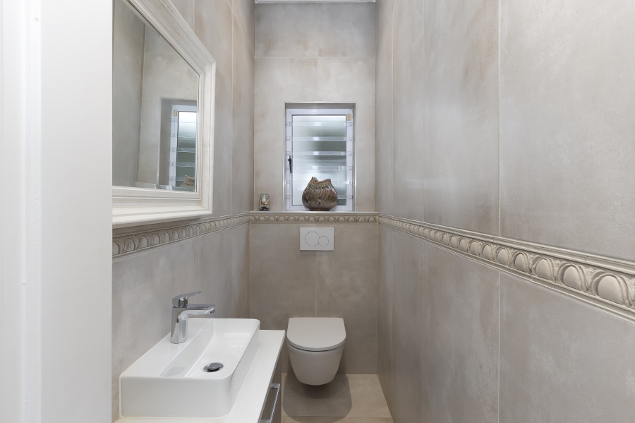 5 Bedroom Property for Sale in Dennegeur Western Cape